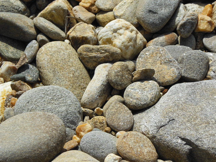toe river rocks